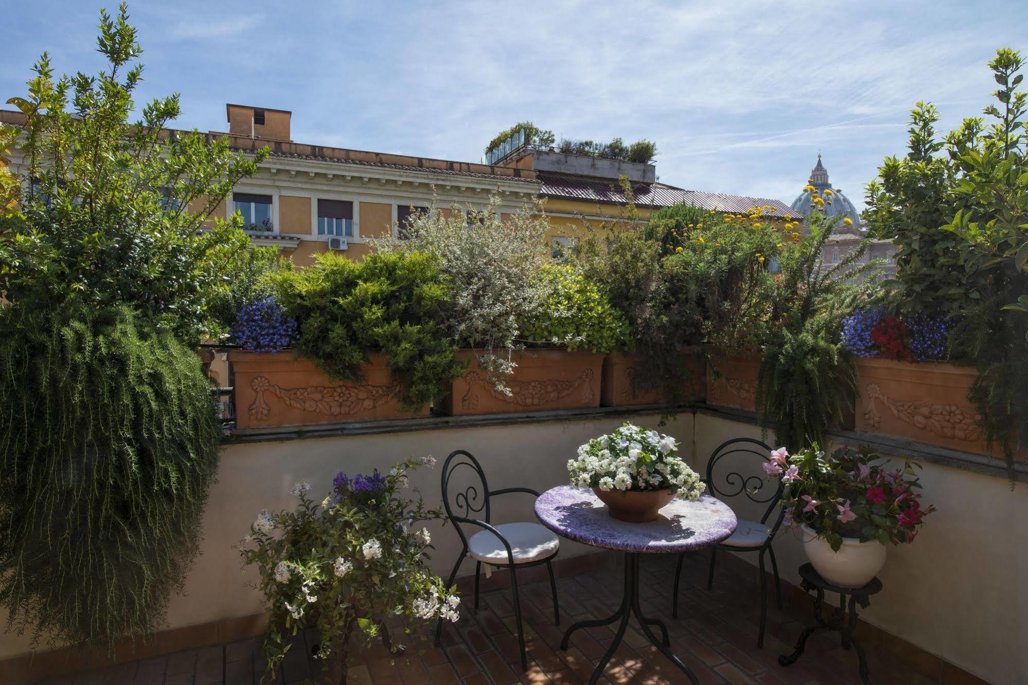 Atlante Garden Hotel Rome Exterior photo