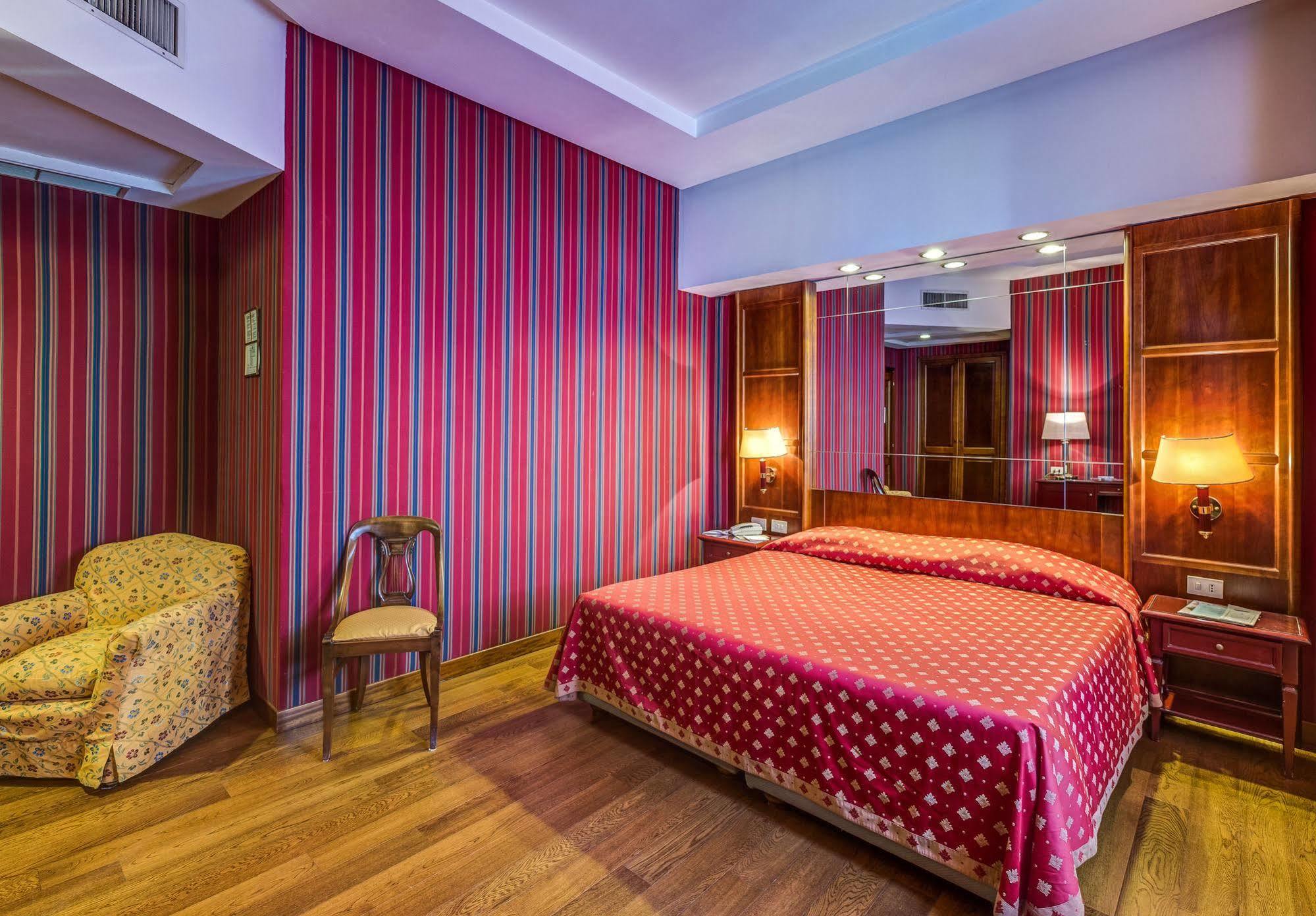 Atlante Garden Hotel Rome Exterior photo